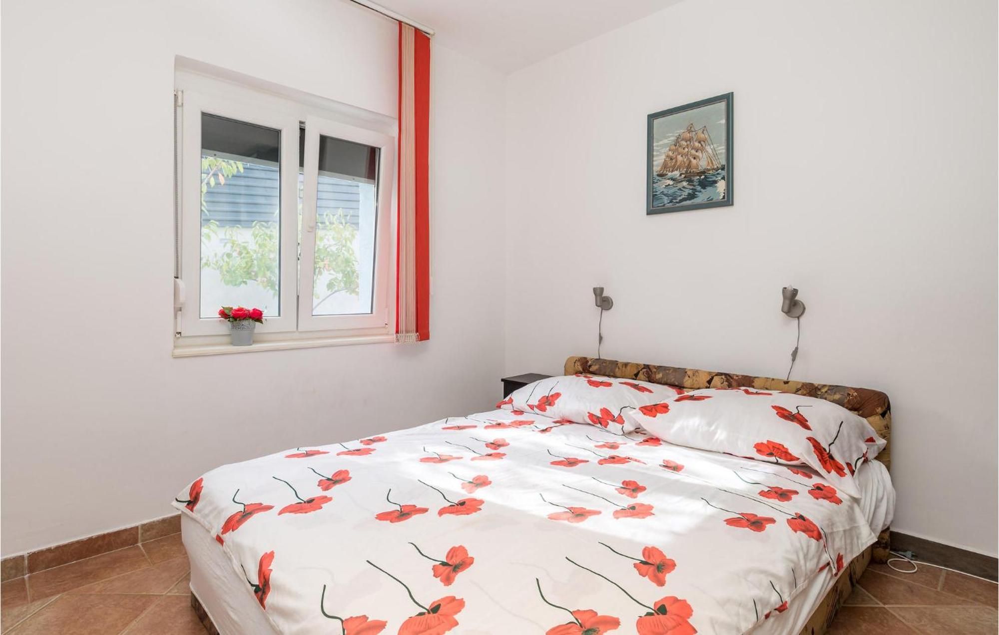 1 Bedroom Beautiful Apartment In Vrh Vrh  Exterior foto