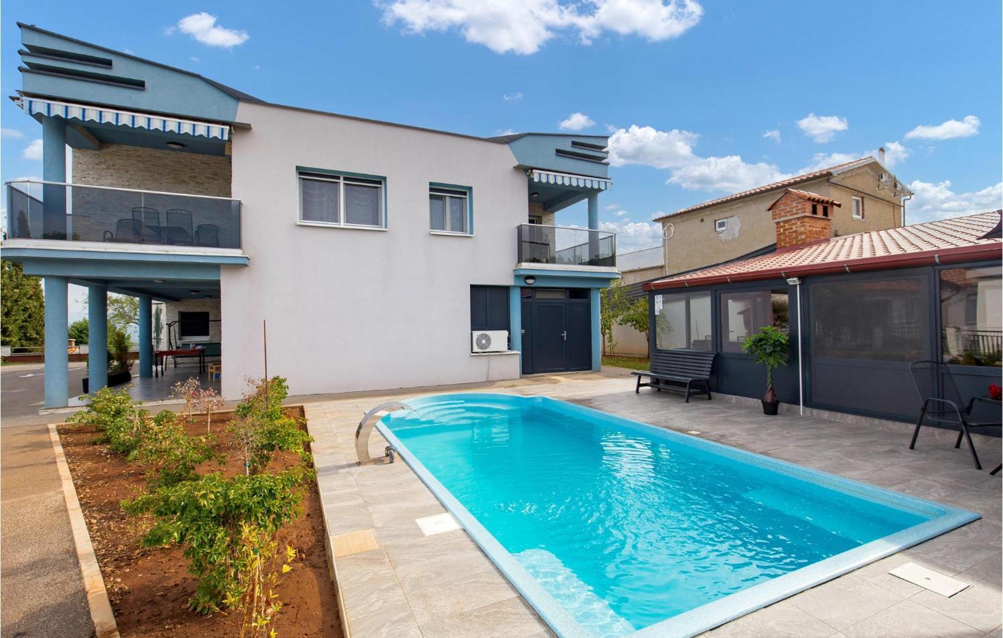 1 Bedroom Beautiful Apartment In Vrh Vrh  Exterior foto