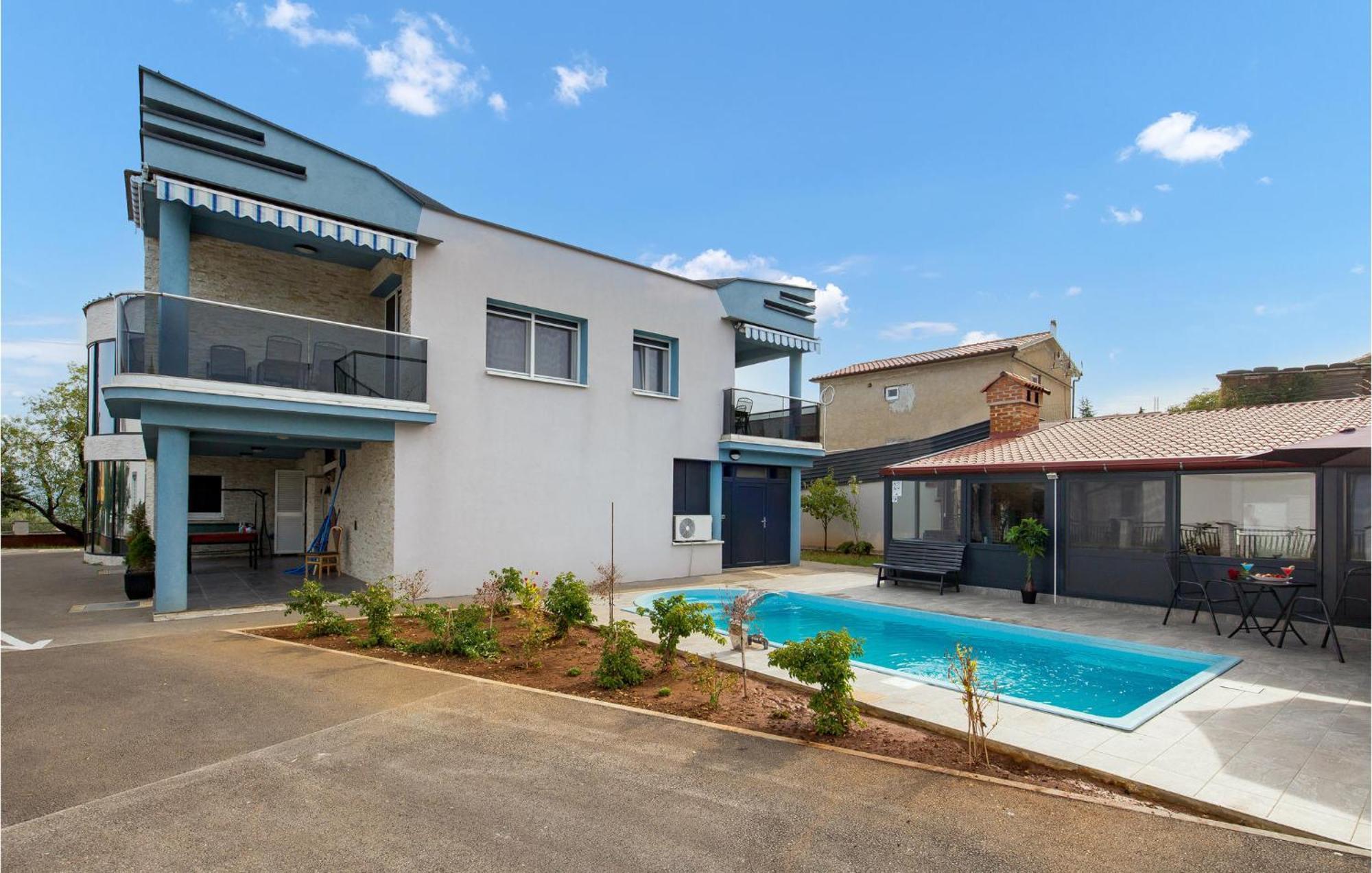 1 Bedroom Beautiful Apartment In Vrh Vrh  Exterior foto
